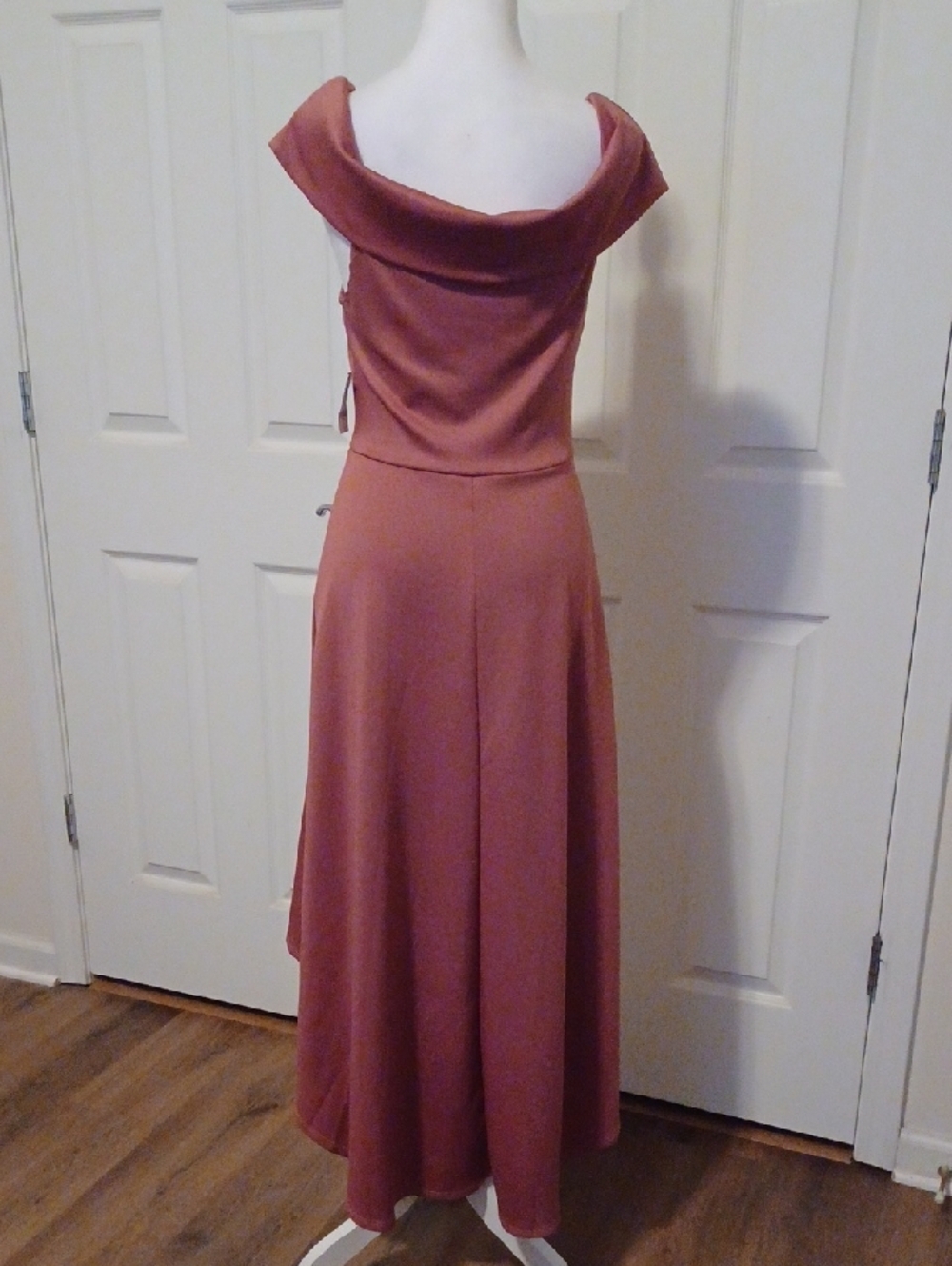 <> Charlotte Russe Off-Shoulder High-Low Dress in Dusty Rose Color Women's Small - Picture 10 of 10